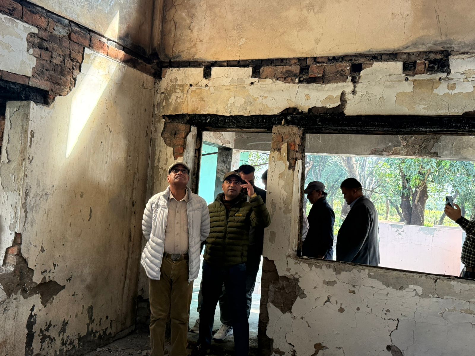 जेनजी आन्दोलनको पाँच महिनापछि पुर्खौली घर पुगे पुर्वगृहमन्त्री लेखक