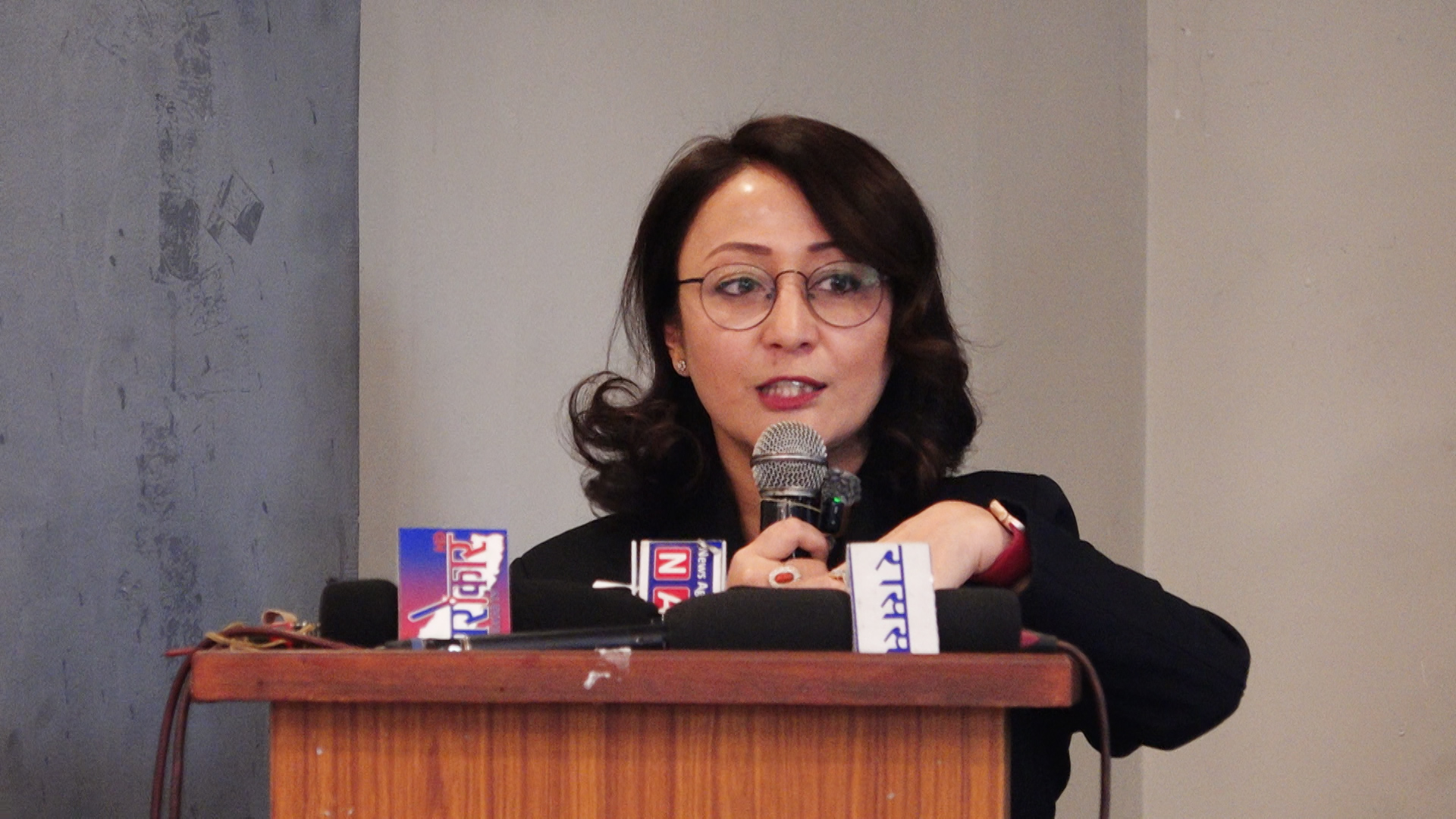 निर्वाचका लागि सबै राजनीतिक दलहरुले तिब्र गतिमा काम गरिरहेका छन् : मन्त्री श्रेष्ठ